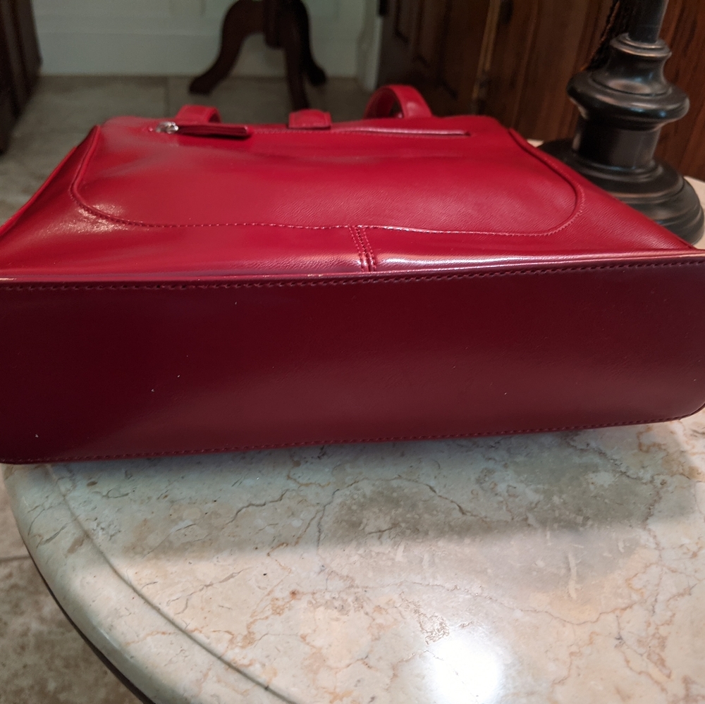 Guess Purse - Picture 2 of 4